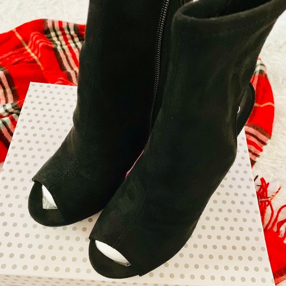 FINAL PRICE‼️🆕💕 ANKLE BOOTIES WITH CLEAR HEEL - Picture 7 of 8